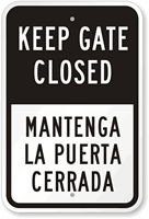 Keep Gate Closed Mantenga La Puerta Cerrada Sign